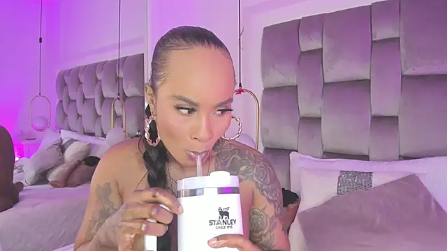 PamelaMendez  online show from 02/06/25, 05:46