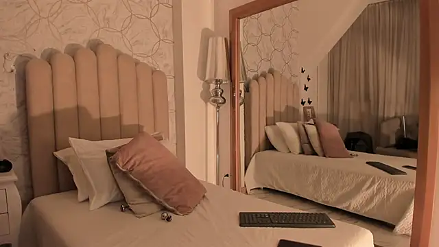 PamelaMendez  online show from 12/02/25, 03:23