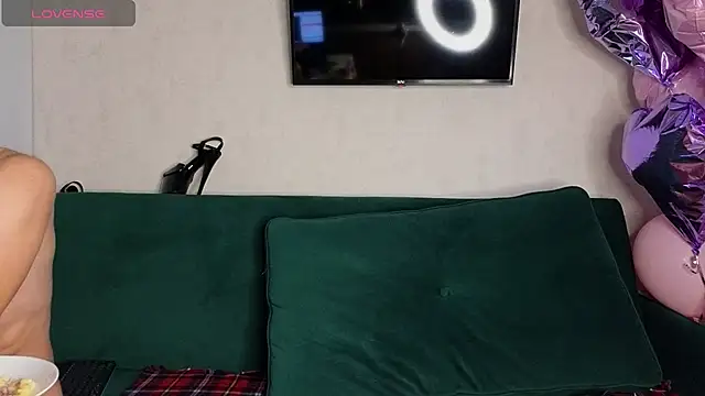 FoxLoveBasik online show from 12/14/24, 06:35