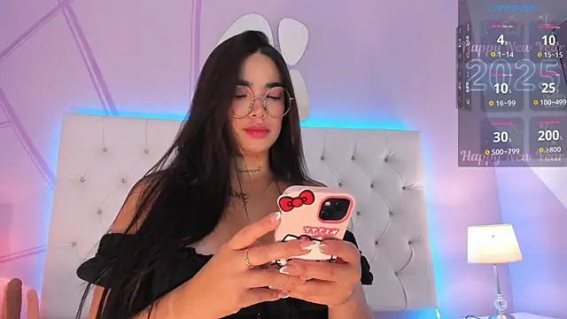 Snapshot of alyssa_vargas chatting on 01/10/25, 05:56 alyssa vargas online show from 01/10/25, 05:56