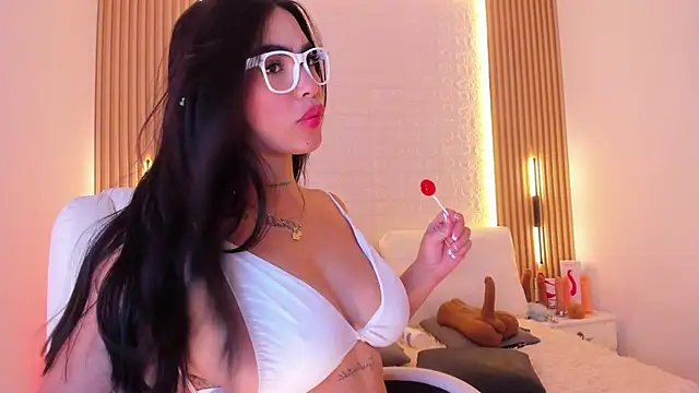 Snapshot of alyssa_vargas chatting on 10/13/25, 03:34 alyssa vargas online show from 10/13/25, 03:34