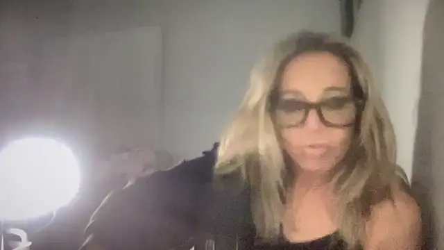 Snapshot of ALEXADANIELLE chatting on 02/27/25, 01:16 ALEXADANIELLE online show from 02/27/25, 01:16