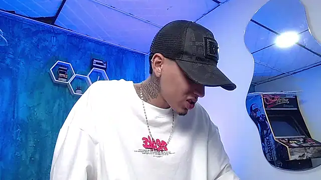 Snapshot of Liam_lee chatting on 12/09/24, 04:37 Liam lee online show from 12/09/24, 04:37