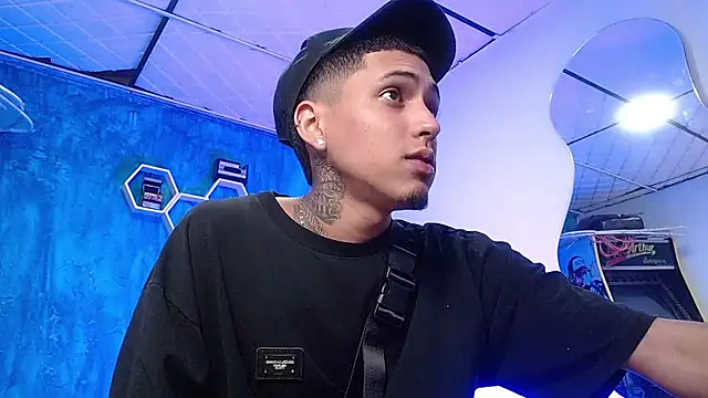 Snapshot of Liam_lee chatting on 12/10/24, 03:55 Liam lee online show from 12/10/24, 03:55