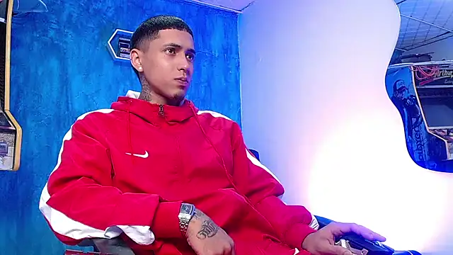 Snapshot of Liam_lee chatting on 12/14/24, 01:16 Liam lee online show from 12/14/24, 01:16