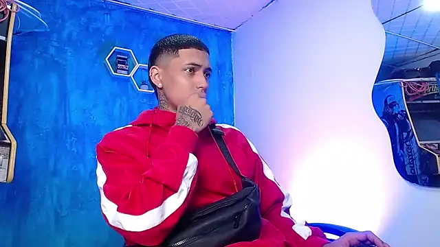 Snapshot of Liam_lee chatting on 12/19/24, 12:23 Liam lee online show from 12/19/24, 12:23