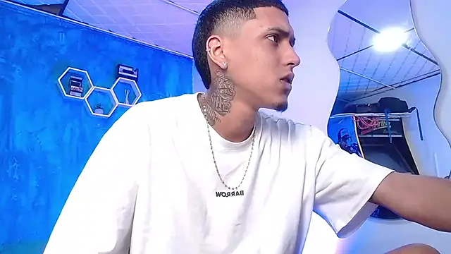 Snapshot of Liam_lee chatting on 12/19/24, 03:30 Liam lee online show from 12/19/24, 03:30