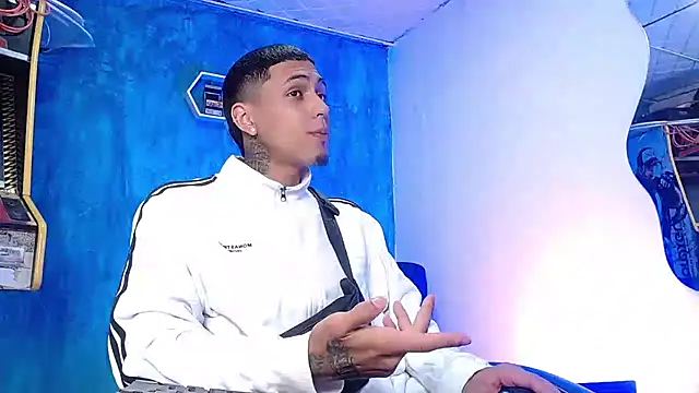 Snapshot of Liam_lee chatting on 12/23/24, 12:30 Liam lee online show from 12/23/24, 12:30