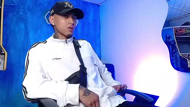 Snapshot of Liam_lee chatting on 12/26/24, 12:49 Liam lee online show from 12/26/24, 12:49