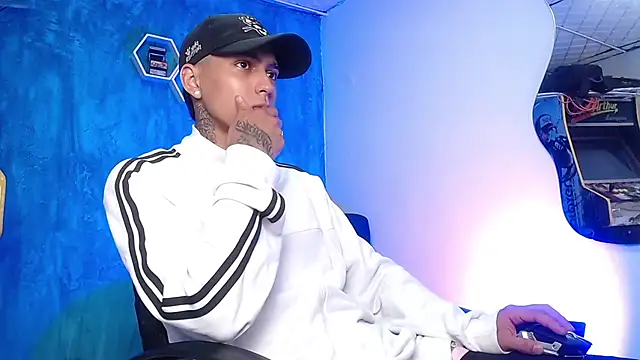 Snapshot of Liam_lee chatting on 01/10/25, 12:47 Liam lee online show from 01/10/25, 12:47