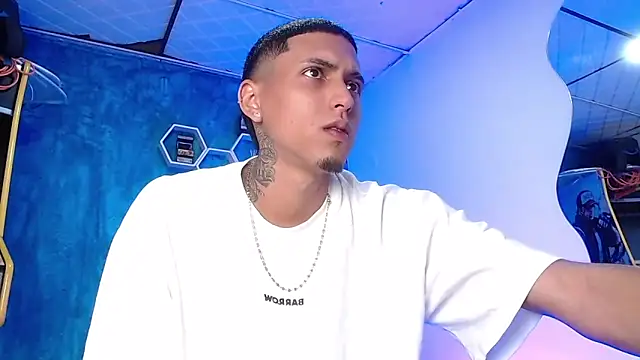 Snapshot of Liam_lee chatting on 01/16/25, 03:35 Liam lee online show from 01/16/25, 03:35