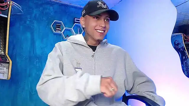 Snapshot of Liam_lee chatting on 01/17/25, 01:03 Liam lee online show from 01/17/25, 01:03