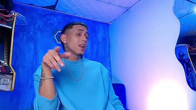 Snapshot of Liam_lee chatting on 01/26/25, 04:09 Liam lee online show from 01/26/25, 04:09