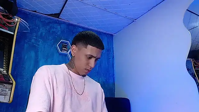 Snapshot of Liam_lee chatting on 01/28/25, 03:57 Liam lee online show from 01/28/25, 03:57