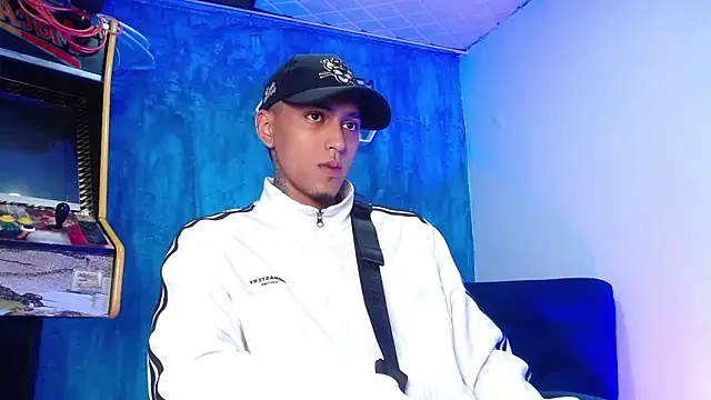 Snapshot of Liam_lee chatting on 02/04/25, 12:55 Liam lee online show from 02/04/25, 12:55