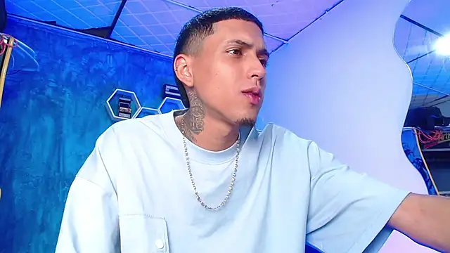 Snapshot of Liam_lee chatting on 02/04/25, 04:08 Liam lee online show from 02/04/25, 04:08