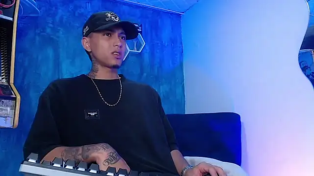 Snapshot of Liam_lee chatting on 02/06/25, 12:59 Liam lee online show from 02/06/25, 12:59