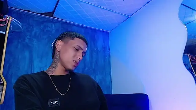 Snapshot of Liam_lee chatting on 02/06/25, 04:03 Liam lee online show from 02/06/25, 04:03