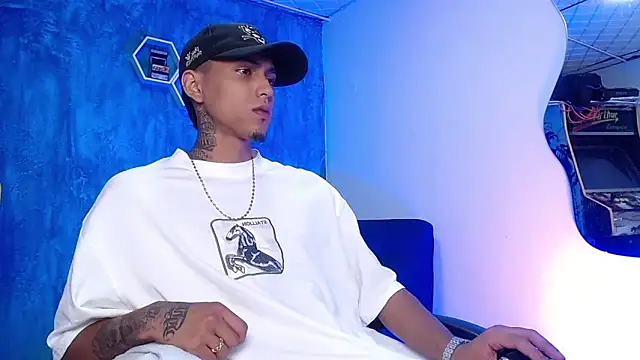 Snapshot of Liam_lee chatting on 02/07/25, 01:11 Liam lee online show from 02/07/25, 01:11