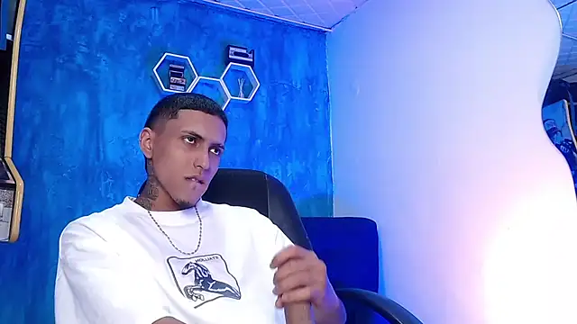 Snapshot of Liam_lee chatting on 02/11/25, 04:24 Liam lee online show from 02/11/25, 04:24