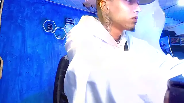 Snapshot of Liam_lee chatting on 02/16/25, 12:54 Liam lee online show from 02/16/25, 12:54