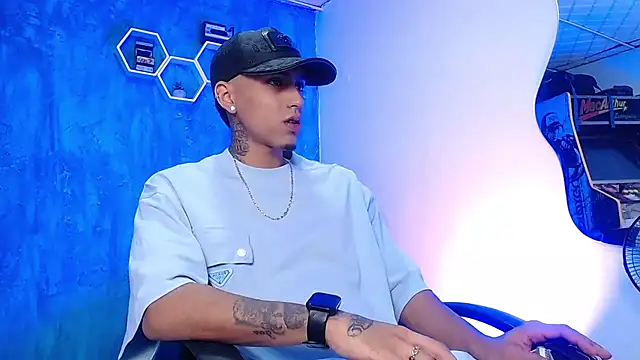 Snapshot of Liam_lee chatting on 02/18/25, 01:00 Liam lee online show from 02/18/25, 01:00