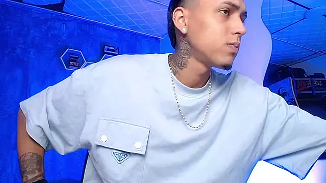 Snapshot of Liam_lee chatting on 02/21/25, 01:22 Liam lee online show from 02/21/25, 01:22