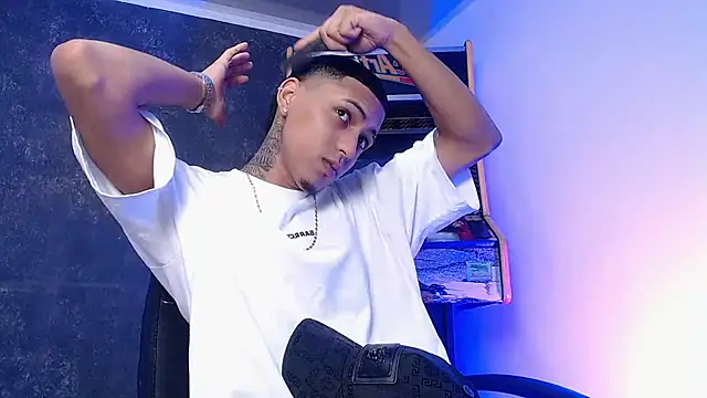 Snapshot of Liam_lee chatting on 03/01/25, 01:18 Liam lee online show from 03/01/25, 01:18