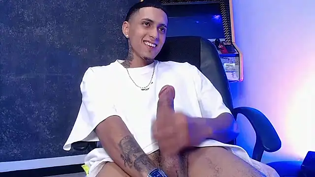 Snapshot of Liam_lee chatting on 03/01/25, 04:22 Liam lee online show from 03/01/25, 04:22