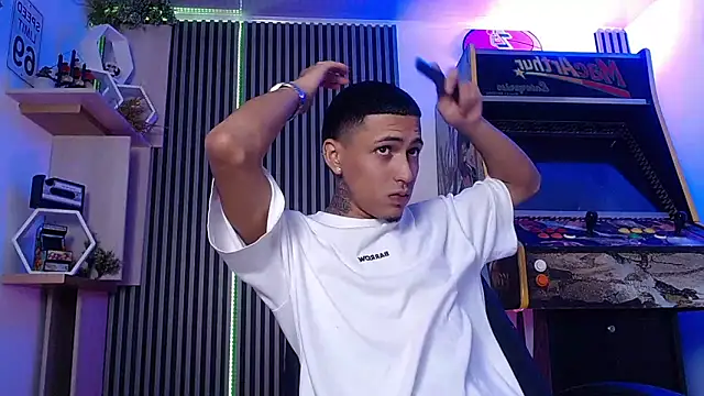 Snapshot of Liam_lee chatting on 03/04/25, 04:52 Liam lee online show from 03/04/25, 04:52