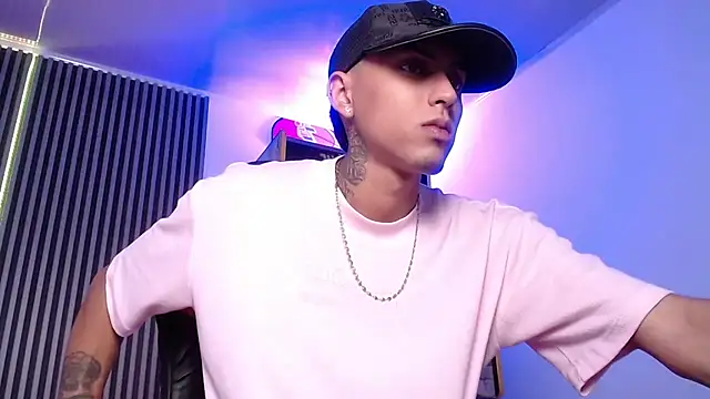 Snapshot of Liam_lee chatting on 03/08/25, 04:39 Liam lee online show from 03/08/25, 04:39