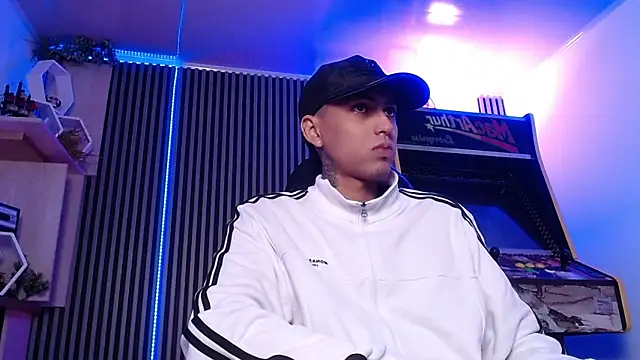 Snapshot of Liam_lee chatting on 03/11/25, 12:28 Liam lee online show from 03/11/25, 12:28