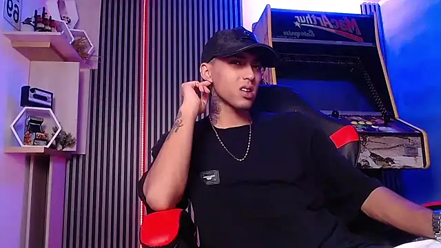 Snapshot of Liam_lee chatting on 03/15/25, 01:07 Liam lee online show from 03/15/25, 01:07