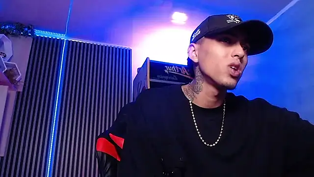 Snapshot of Liam_lee chatting on 03/17/25, 01:29 Liam lee online show from 03/17/25, 01:29