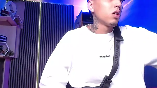 Snapshot of Liam_lee chatting on 03/22/25, 01:08 Liam lee online show from 03/22/25, 01:08