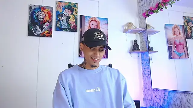 Snapshot of Liam_lee chatting on 10/03/25, 01:52 Liam lee online show from 10/03/25, 01:52