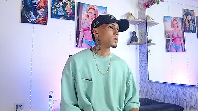 Snapshot of Liam_lee chatting on 10/11/25, 02:04 Liam lee online show from 10/11/25, 02:04