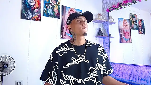 Snapshot of Liam_lee chatting on 10/15/25, 11:05 Liam lee online show from 10/15/25, 11:05