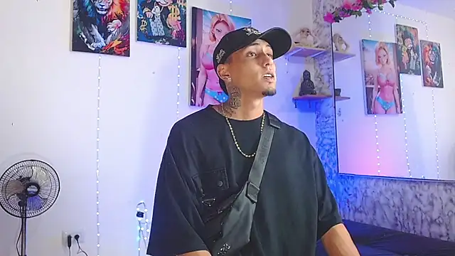 Snapshot of Liam_lee chatting on 10/20/25, 10:10 Liam lee online show from 10/20/25, 10:10