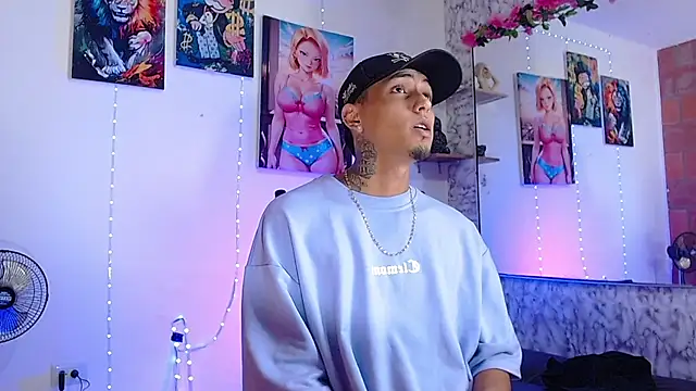 Snapshot of Liam_lee chatting on 10/22/25, 02:06 Liam lee online show from 10/22/25, 02:06