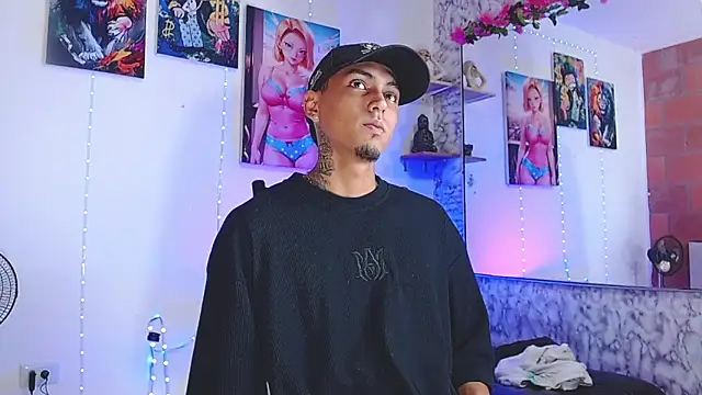 Snapshot of Liam_lee chatting on 10/25/25, 12:56 Liam lee online show from 10/25/25, 12:56