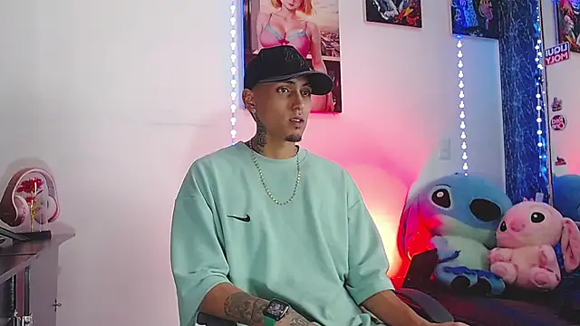 Snapshot of Liam_lee chatting on 10/27/25, 09:19 Liam lee online show from 10/27/25, 09:19