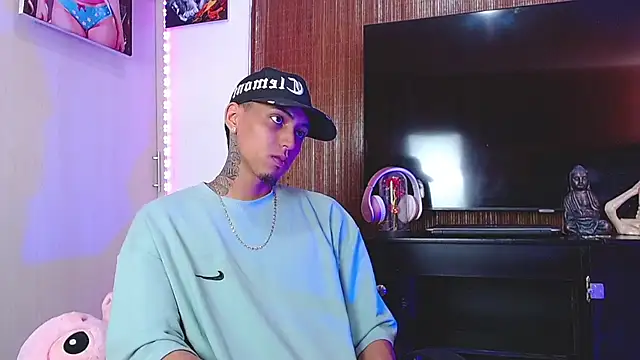 Liam lee online show from 11/25/25, 02:39