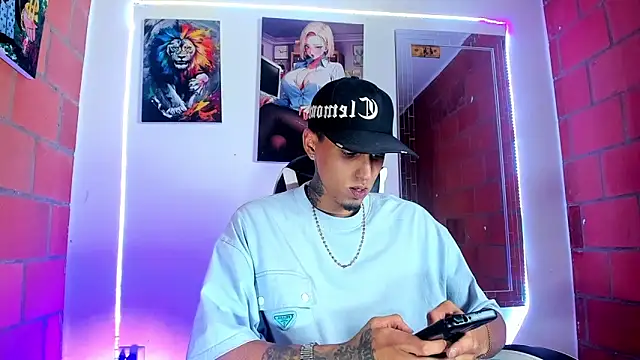 Snapshot of Liam_lee chatting on 03/10/26, 11:54 Liam lee online show from 03/10/26, 11:54