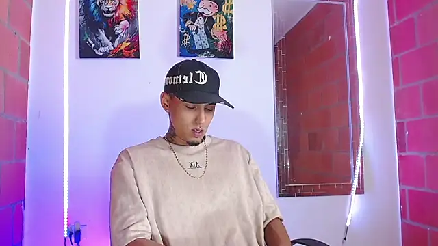 Snapshot of Liam_lee chatting on 03/24/26, 10:37 Liam lee online show from 03/24/26, 10:37