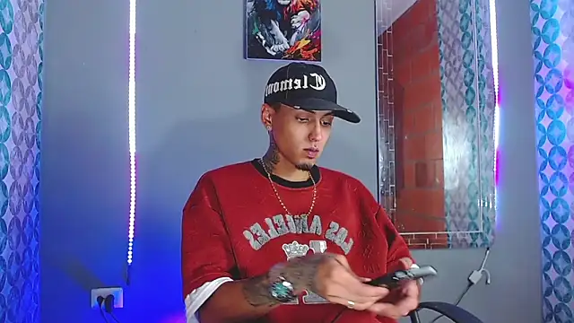 Snapshot of Liam_lee chatting on 04/12/26, 12:04 Liam lee online show from 04/12/26, 12:04