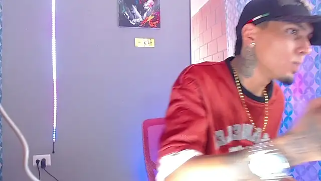 Snapshot of Liam_lee chatting on 04/16/26, 08:20 Liam lee online show from 04/16/26, 08:20