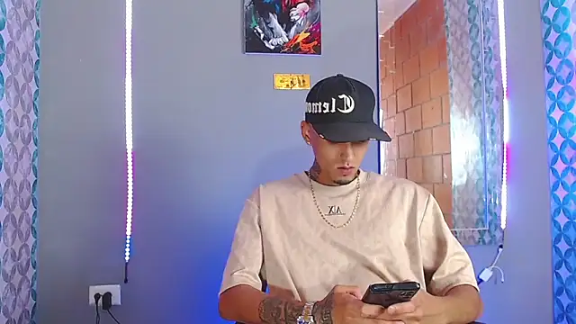 Snapshot of Liam_lee chatting on 04/18/26, 10:21 Liam lee online show from 04/18/26, 10:21