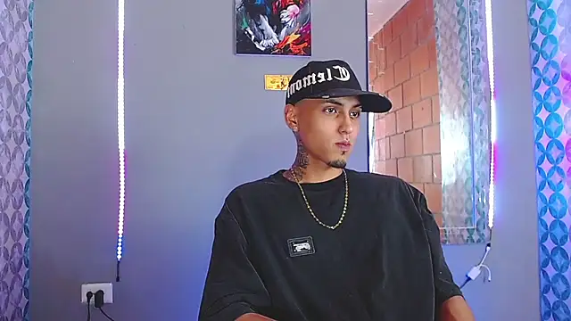 Snapshot of Liam_lee chatting on 04/19/26, 08:33 Liam lee online show from 04/19/26, 08:33