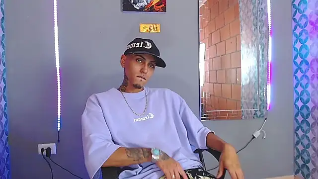 Snapshot of Liam_lee chatting on 04/21/26, 08:23 Liam lee online show from 04/21/26, 08:23